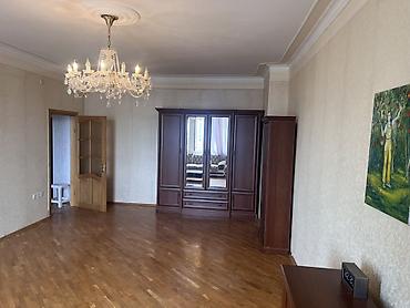inşatcilarda: Kirayə verilir: geniş və işıqlı mənzil. Yalnız ailəyə verilir.72kv. M — 2