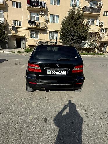 mersedes b klass: Mercedes-Benz B-Class, qara rəng, 5 qapılı kompakt minivan/hetçbek — 5
