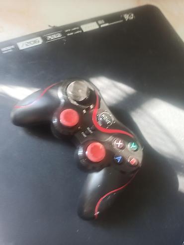 2.4g wireless controller gamepad: Məhsul: Simsiz oyun pulti Xüsusiyyətlər: - Rəng: qara-qırmızı - — 1