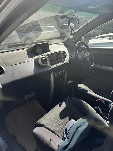 Toyota: Toyota Ist: 2001 г., Автомат, Бензин, Хэтчбэк — 6