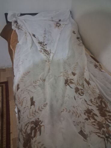 Pərdə və tüllər: 20 yə yaxın pərdə var, hamısını alana 50% endirim olacaq, cürbəcür — 10