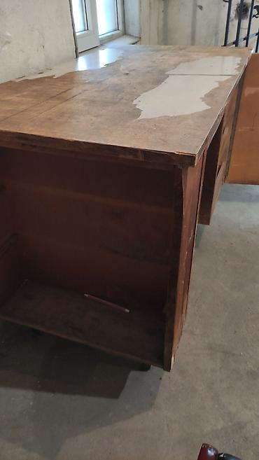 столы советские: Старые советские, но крепкие столы. тяжёлые. каждый из них по 700 сом — 2