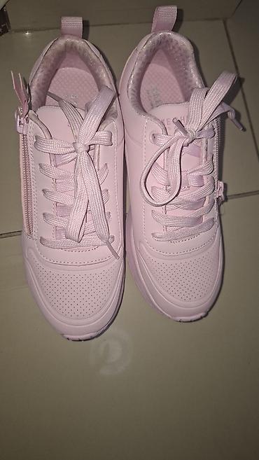 čile trenerka: Skechers patike – boja Light Pink
Nove patike 3500 — 5
