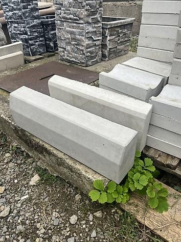 plasticne kutije: Betonske ivičnjake/pragovi - Materijal: armirani beton, glatka siva — 1