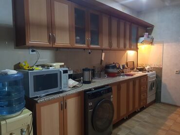 Çarpayılar: Mətbəx mebeli satılır 190₼. yaxşı vəziyyətdədir.Ölçü bəlli