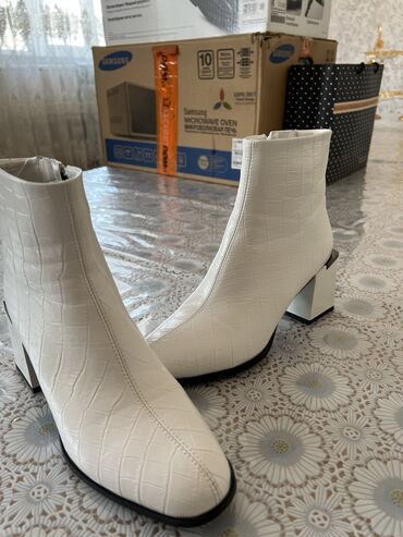 осенний обувь: Сапоги, 38, цвет - Белый, Loro Piana