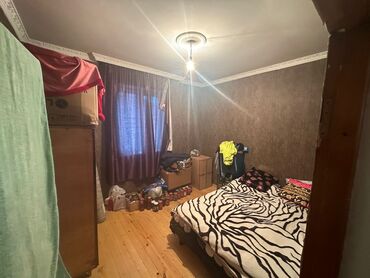 Həyət evləri və villaların satışı: Satılır: Həyət evi Kürdaxanıda Nail marketin yaninda 2 sotda təmirli — 4