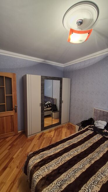 Uzunmüddətli kirayə mənzillər: 3 otaqlı, işıqlı və geniş mənzil. Xüsusiyyətlər: - Zövqlü qonaq — 5