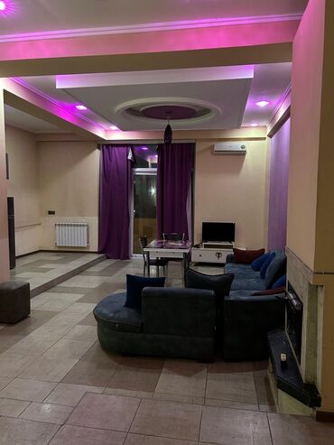 guneşli kiraye ev: Mebel və texnika ilə təchiz olunmuş 2 otaqlı mənzil - Açıq planlı