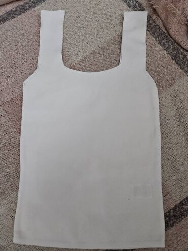 Köynək və bluzalar: Herbiri 5 AZN, YENIDIR -da lalafo.az — 4 Köynək və bluzalar: Herbiri 5 AZN, YENIDIR — 4