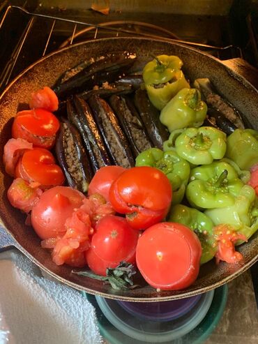 Мясная и рыбная продукция: Tam bir ev yeməkləri Yasamalda Asan xidmətlə üzbəüz binada təmmiz