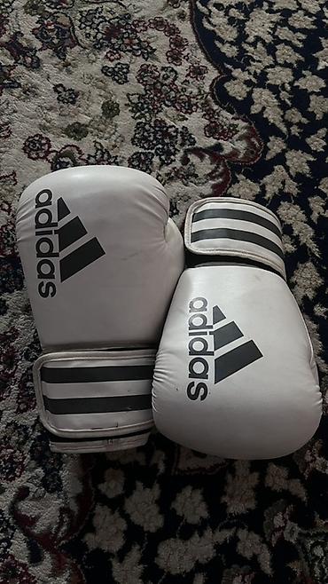 Боксерские перчатки Adidas, 14 oz. Перчатки для бокса и тренировок в
