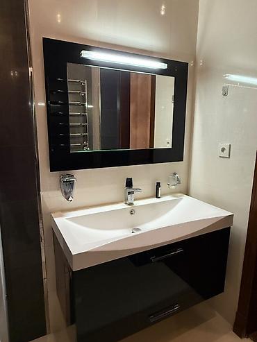 Hamam dolabları: Hamam üçün müasir lavabo dəsti - Asma tipli şkafla birgə geniş ölçülü — 1