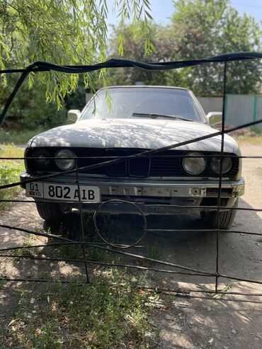 BMW: BMW 318: 1984 г., 1.6 л, Механика, Бензин, Седан