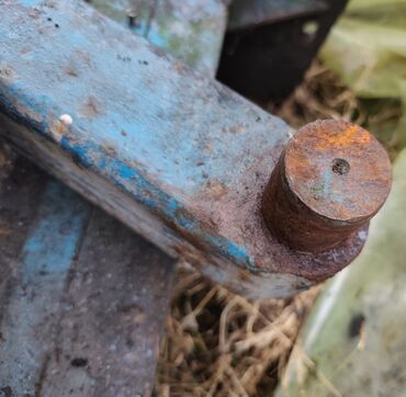 Ostali alati i mašine: Двостубна ауто дизалица, носивости 2.5т. 2015 је годиште. Рађена је у — 16