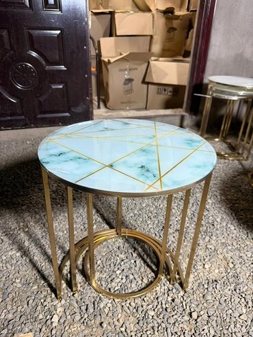 Masalar: Jurnal masası, Açılmayan, Şüşə, Yumru masa — 2