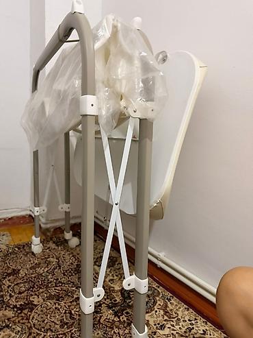 Yemək masaları, oturacaqları: Uşaq üçün stol masaj etmək və ya paltarın dəyişmək üçün ideal — 2