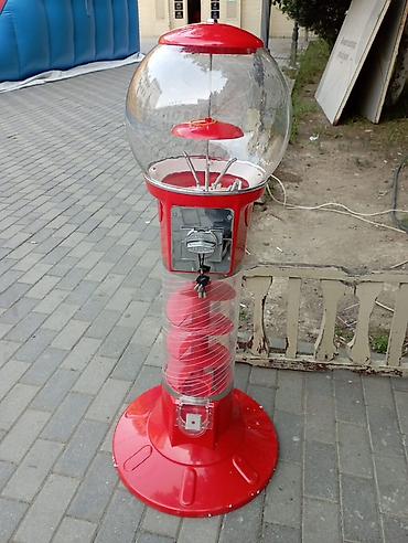 balaca seyf: Sikkə ilə işləyən saqqız/topçik avtomatı - Tip: Floor-stand vending — 1