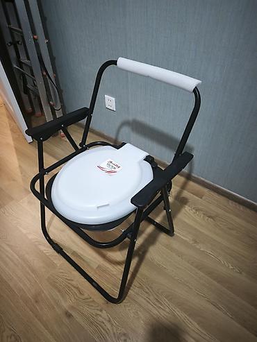 Portativ tualet kreslosu (komod) - Geniş, sabit metal karkas – qara — 3