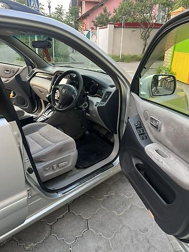 высокие машины: Toyota Kluger: 2001 г., 3 л, Автомат, Бензин, Кроссовер — 10