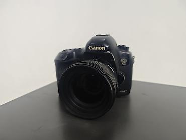 digital camera: Зеркальная камера Canon EOS 5D с полноформатным сенсором. Установлен — 1