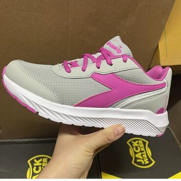 детская одежда бу для мальчиков: Продаю детские красотки diadora на 19.6 см 31 размер. Но подойдут на