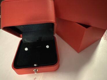 покрасить: Серьги гвозди от Скайлайн😍 925 проба Имеется коробка 📦 Состояние