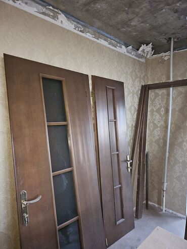Otaq qapıları: Qapi 3eded
200azn biri
Elmler teref 5251 leli