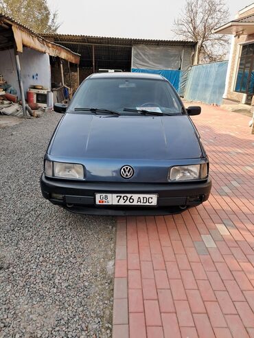 Volkswagen: Volkswagen Passat: 1988 г., 1.8 л, Механика, Бензин, Седан