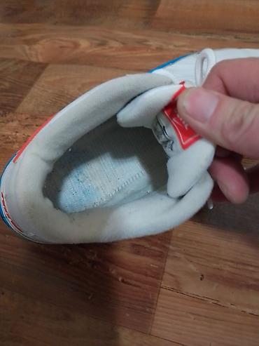 Patike: Nike košarkaške patike – beli gornjište sa plavo‑crnim đonom i — 8