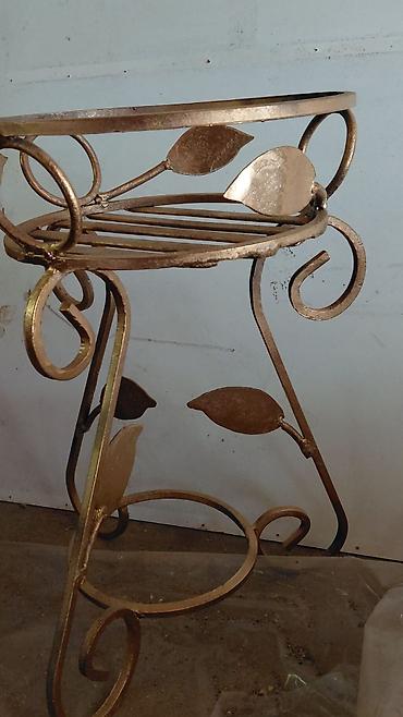 dibcek qablari: Metall bitki stendi – dekorativ qızılı rəng - Material: möhkəm metal — 2