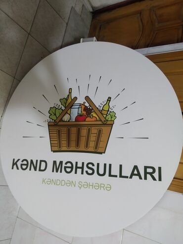 Reklam plakatı 1 ay işlənib işıqıda var