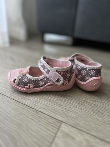 детские юбки: Продаю детские сандалии, Польша, размер 22 (14 см), состояние