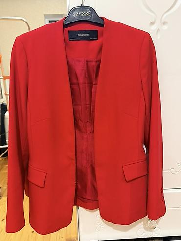 Zara Basic qadın blezeri – qırmızı rəng. - Model: yaxasız, düyməsiz