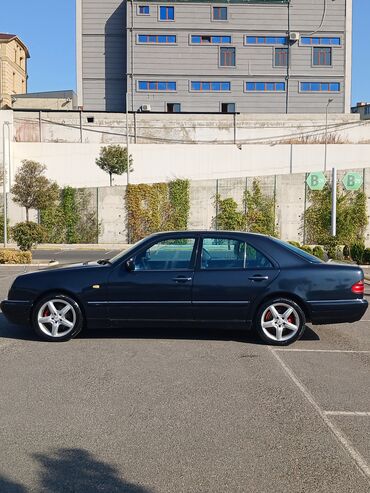 Mercedes-Benz: Mercedes-Benz E-Class: 2.8 l | 1998 il Sedan — 4