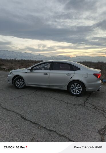 Roewe: Roewe Ei6: 2018 г., 1 л, Вариатор, Гибрид, Седан — 2