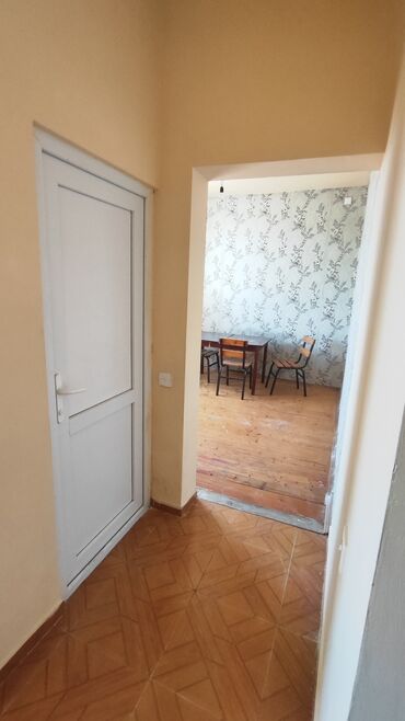 Uzunmüddətli kirayə mənzillər: Komsamol dairesinde. piyada keçidin yanında. 24 saat oba marketin — 9