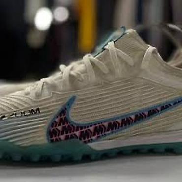 Бутсылар: Продаю Футбольные сороконожки, - Модель: Nike Zoom (надпись Air Zoom — 4
