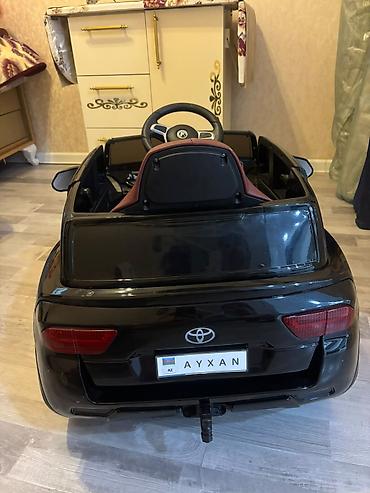 maşın oyuncaqı: Uşaq üçün elektrikli oyuncaqlı avtomobil – Toyota üslublu, qara rəng — 4