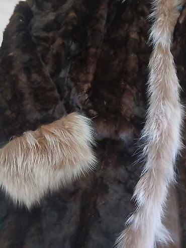 Jackets, Coats, Vests: Ženska bunda od krzna – tamnosmeđa sa svetlijim krznenim detaljima - — 3