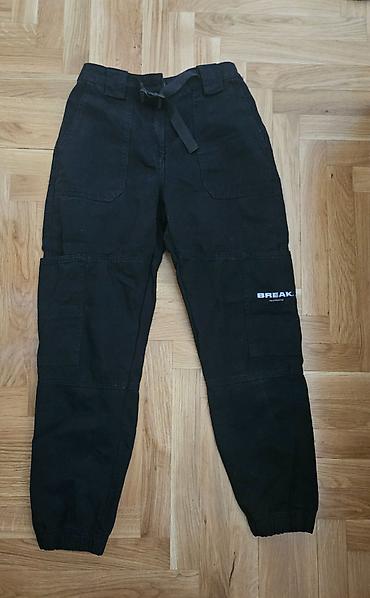 pantalone mona: Panralone džeparice Bershka xs. Bez mane, skroz crne. Nisu blede niti — 1
