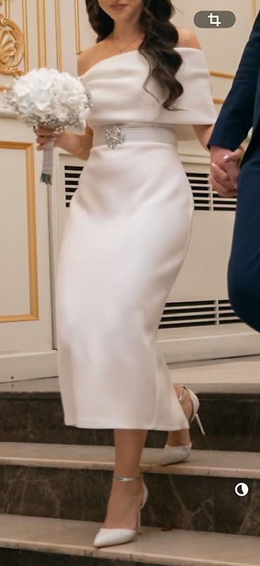 Платья: Ağ rəngli zərif midi don - Model: off-shoulder (açıq çiyinli), yuxarı — 2