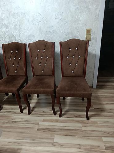 kanputer masasi: Yemək otağı üçün klassik üslubda yumşaq stullar dəsti. - Material — 4