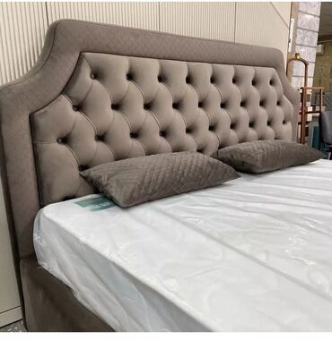 Односпальные кровати: Представлена кровать с мягким изголовьем, выполненная в сером цвете — 4