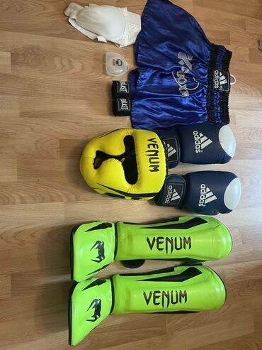 Маски, очки: Kickboks/MMA üçün tam avadanlıq dəsti Dəst daxilində: - Venum markalı