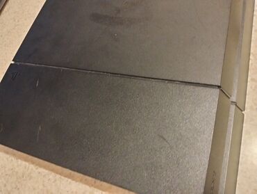 PS4 (Sony Playstation 4): PlayStation 4 üstünde; 4 oyun,1 pult, sessiz işleyir heç bir problemi