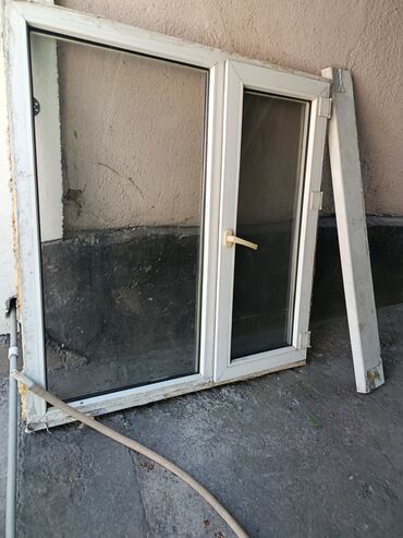 Готовые окна: Пластиковое готовое окно, 120 * 115, Б/у, Без установки