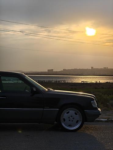 mercedec: Mercedes-Benz W124: 2 l | 1994 il Sedan — 2