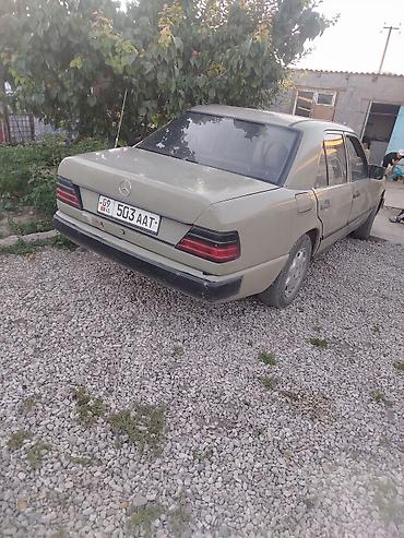 салон машины: Mercedes-Benz W124: 1984 г., Механика, Седан — 2