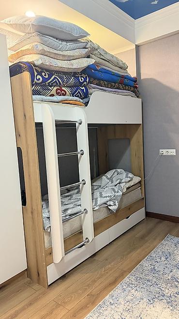 Двухъярусные кровати: Двухъярусная кровать, Б/у, С выкатной системой — 1